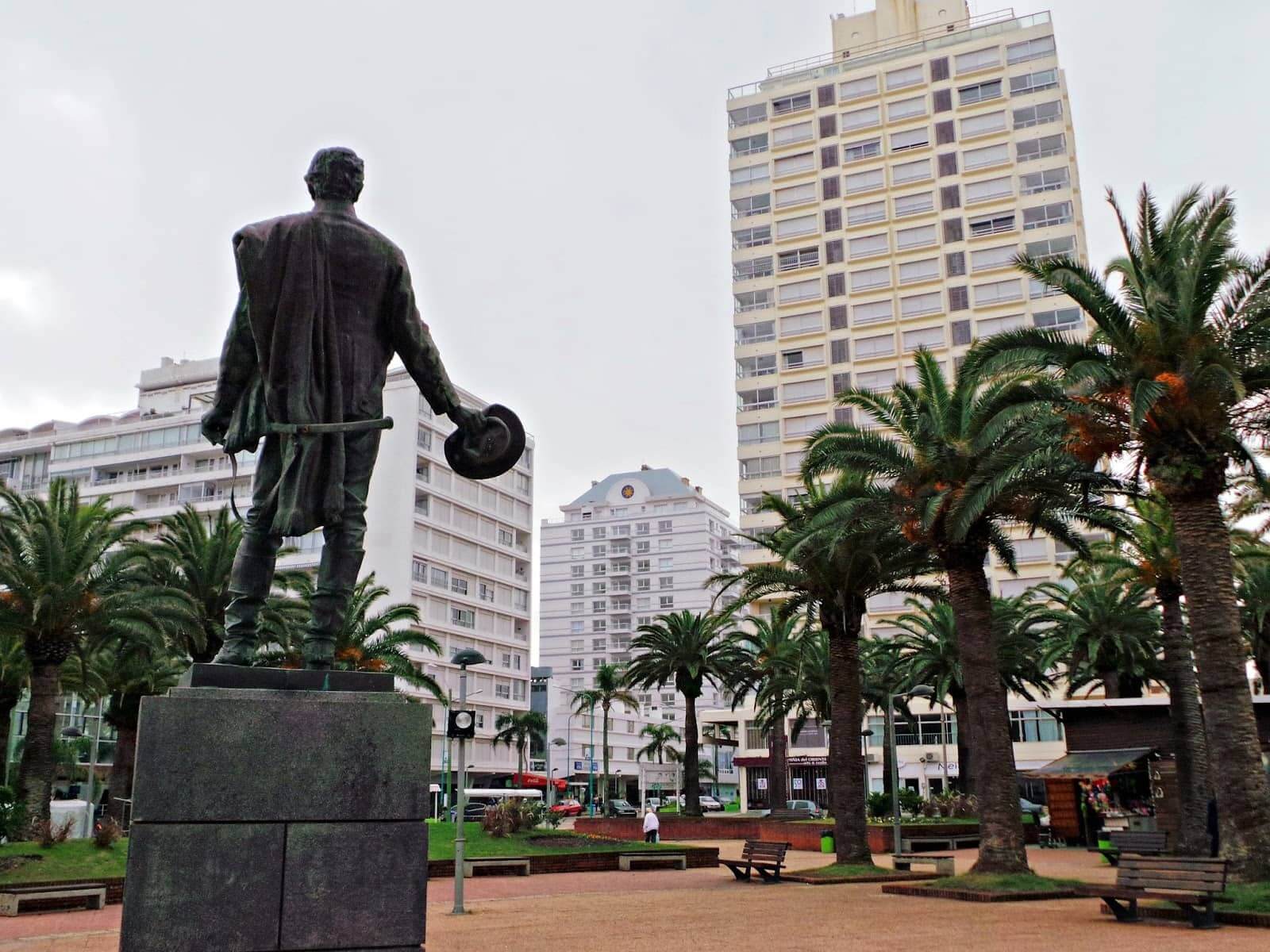 Roteiro de 5 dias no Uruguai: Plaza General Artigas em Punta del Este