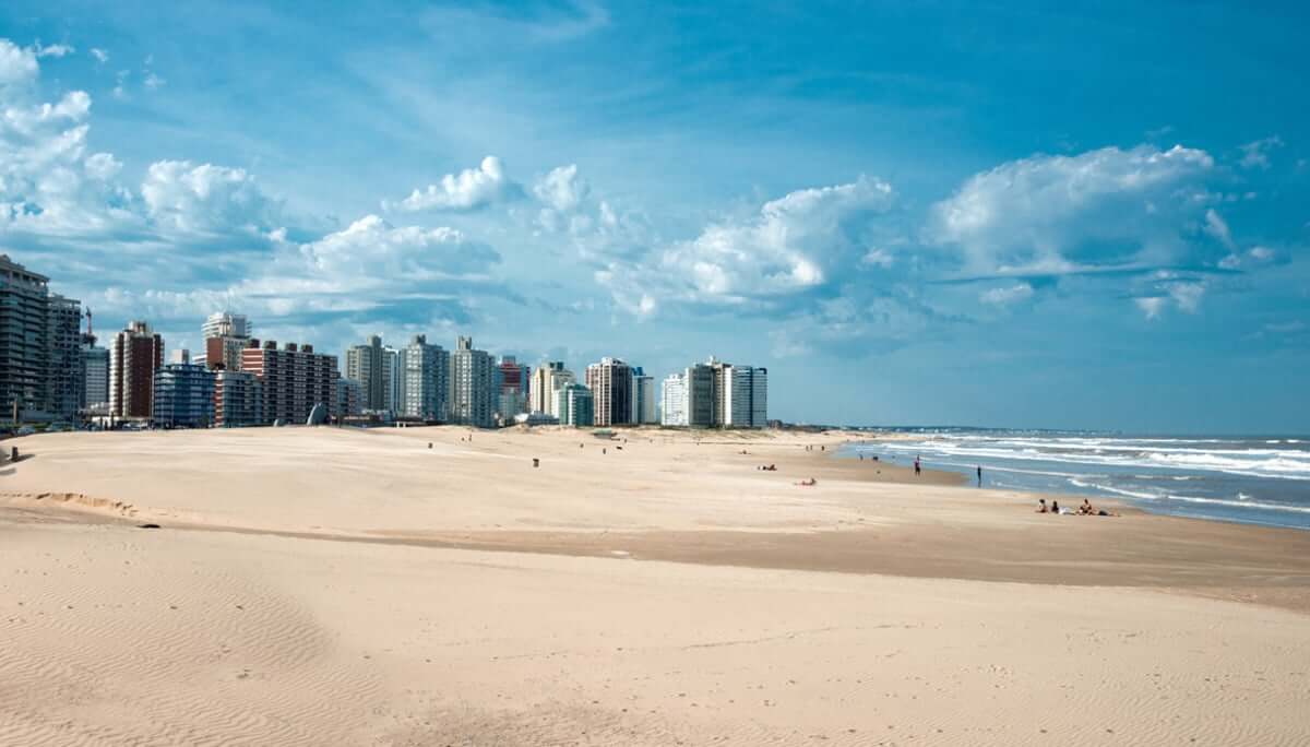 Roteiro de 8 dias no Uruguai: praia em Punta del Este