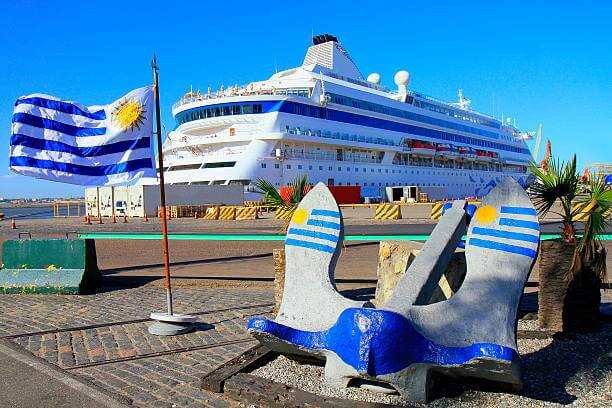 O que eu preciso para viajar ao Uruguai: viagem de navio